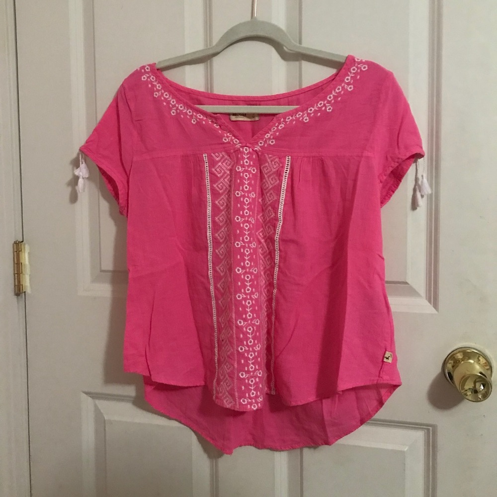 Pink shirt with pretty white design